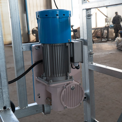 매달린 비계의 호이스트